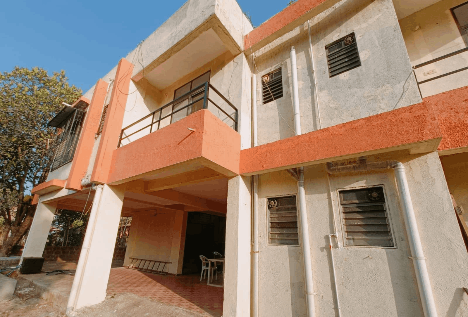 171-hotel-resort-b256d749-d1da-49ad-8bde-2f5c2ce5168e.png