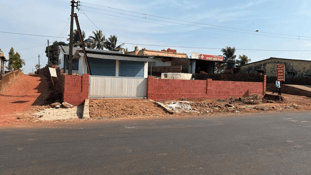 Ratnagiri-Nivali - 11 Gunthe Plot with 9 Rooms House & 2 Shops