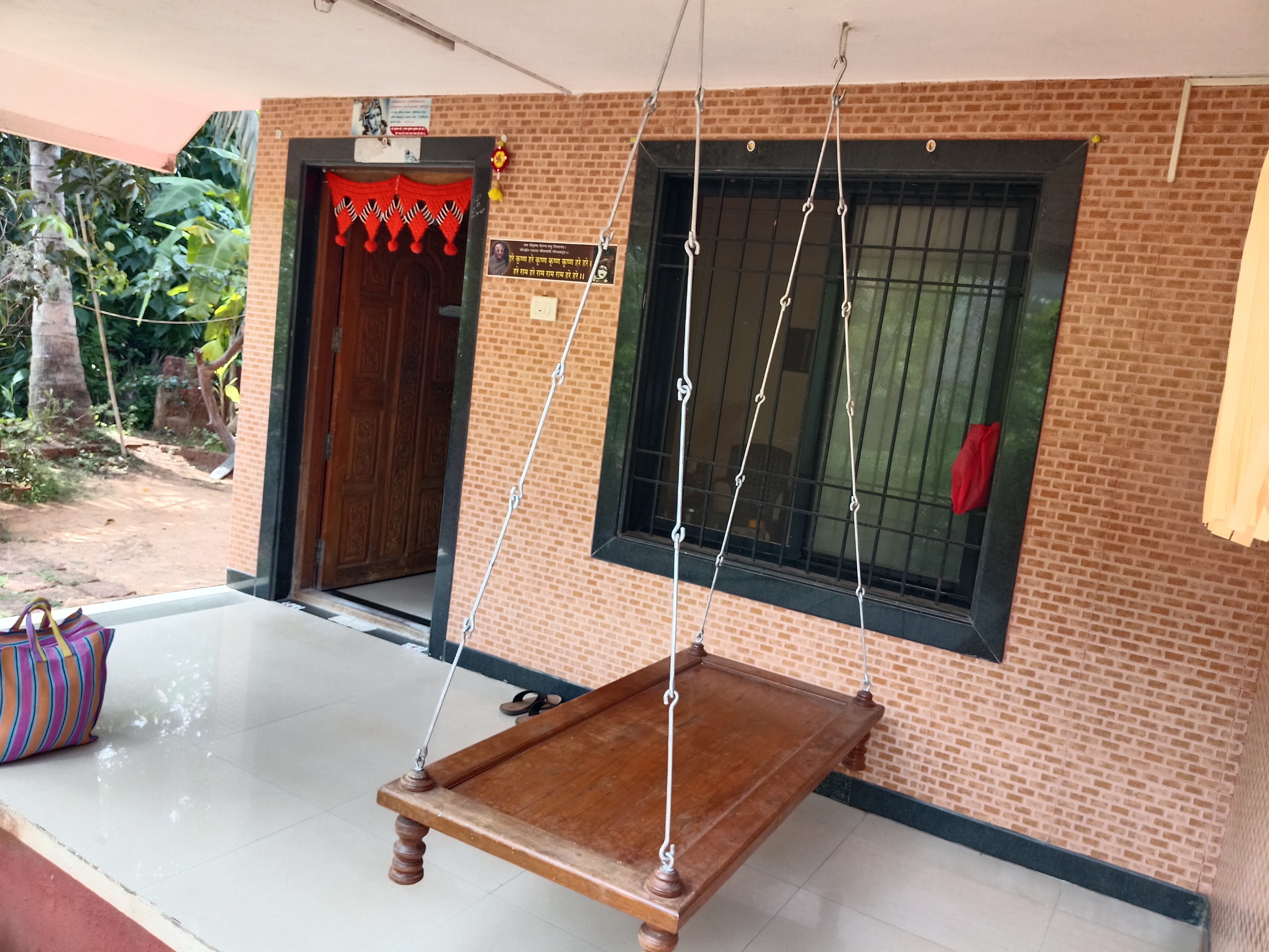 569-bungalow-63a52e3e-293e-43d2-99e5-126da5aa84e8.jpg