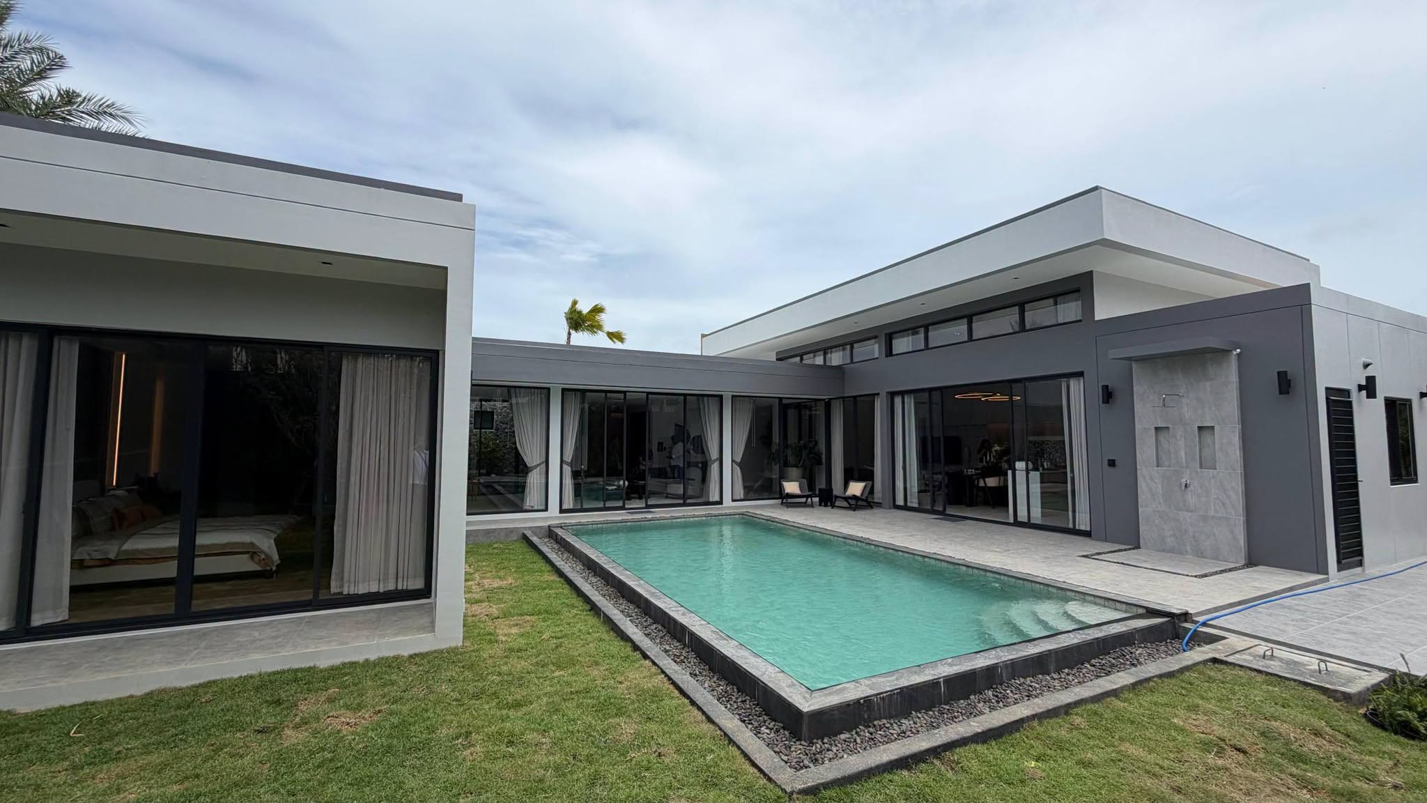 586-bungalow-7e240629-96ee-40e8-8356-4c1784fdc31e.png