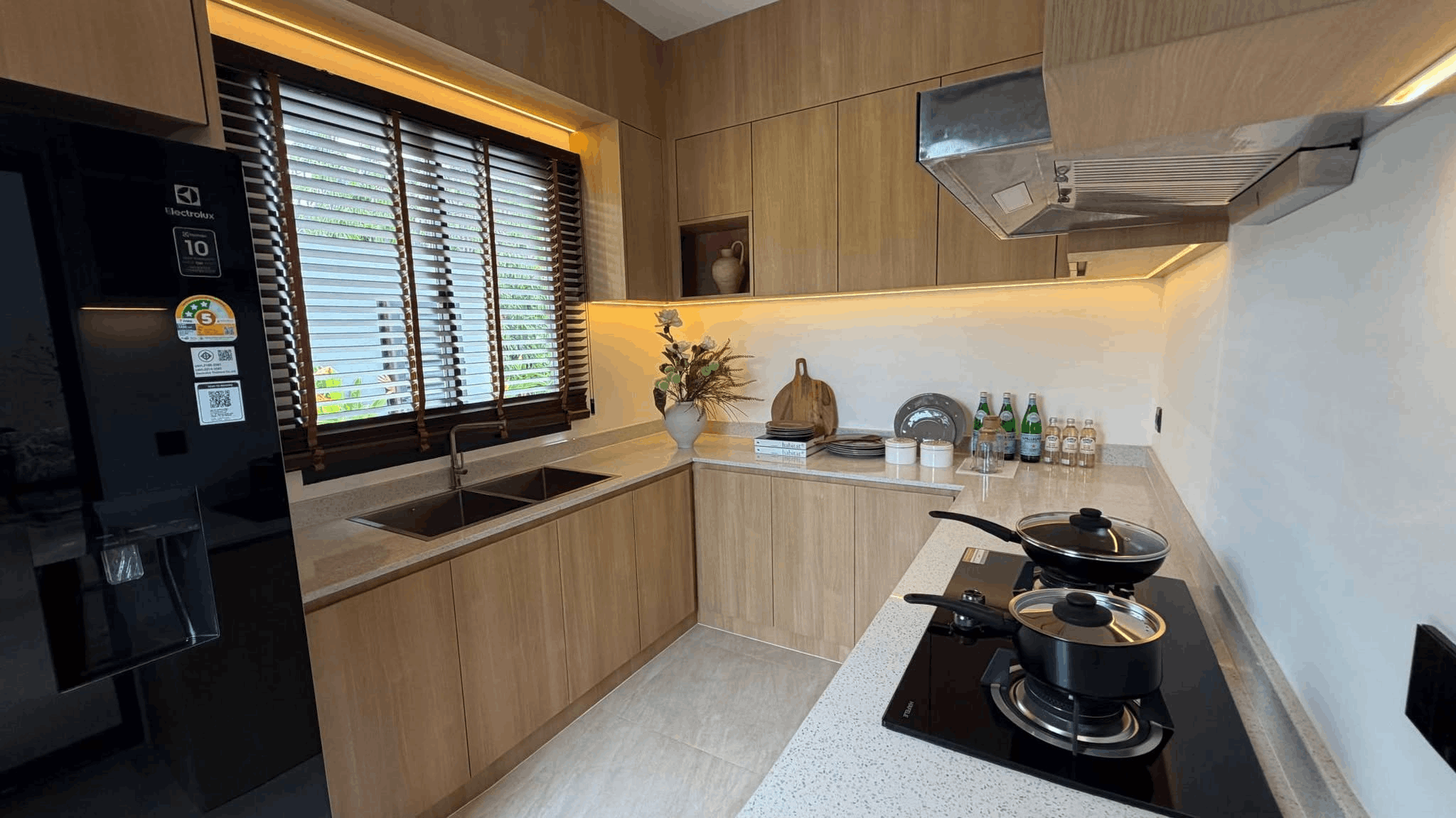 586-bungalow-e9e7bbd9-a794-4d2a-abca-c2261ebc171e.png