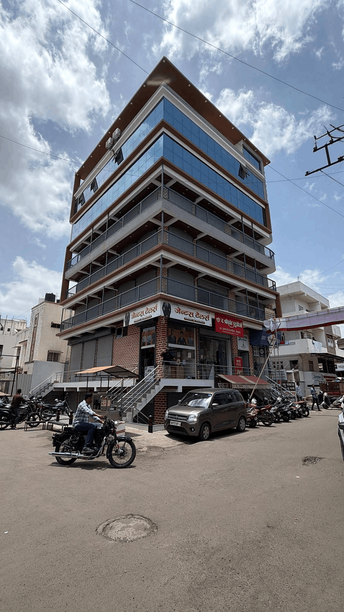 Pune-Baramati-Cinema Road-Shayran Towers - Shops (125 SQFT - 400 SQFT) & Offices (150 SQFT - 450 SQFT) for Sale / Rent in Commercial Building