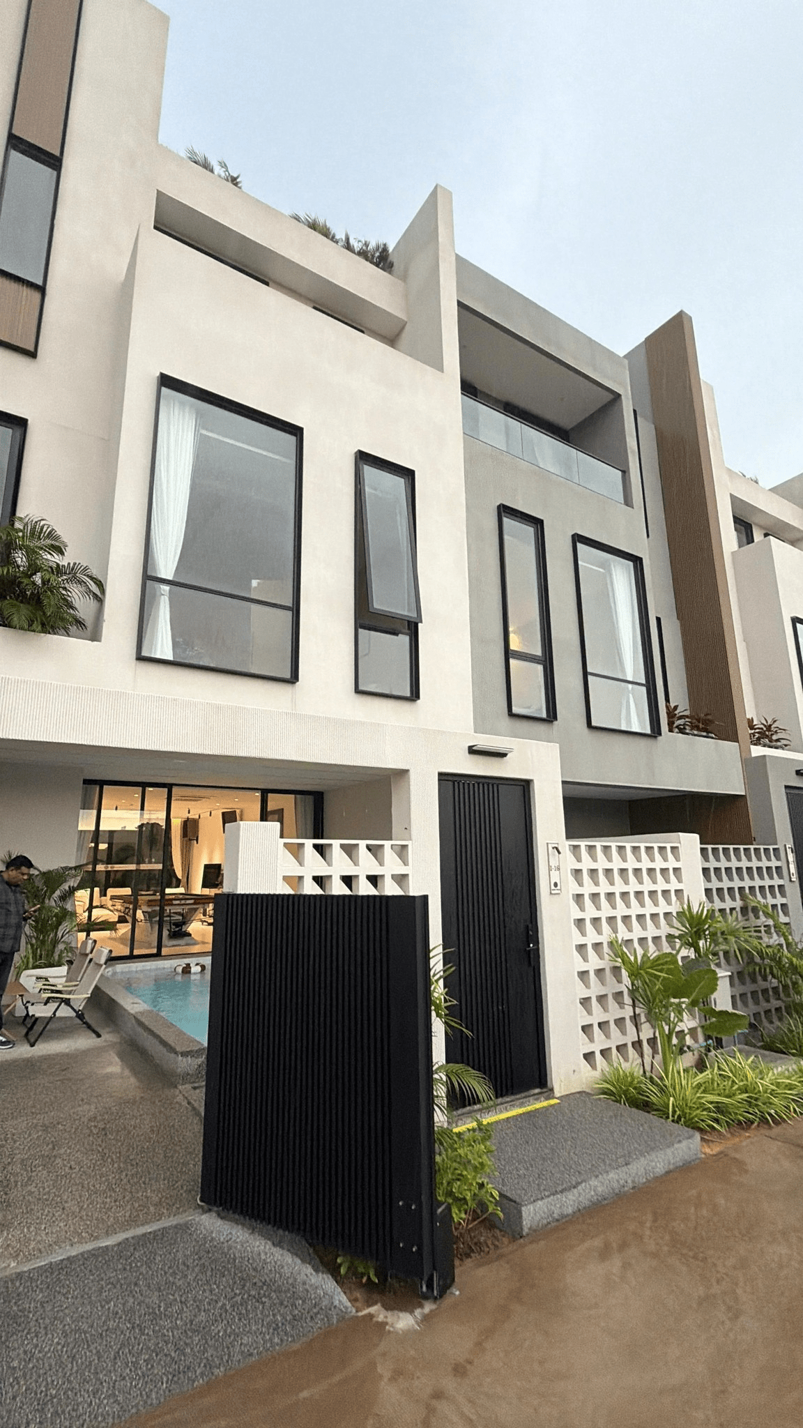 Thailand-Pattaya - Luxury 4 BHK(1800 SQFT) Villa with Private Swimming pool